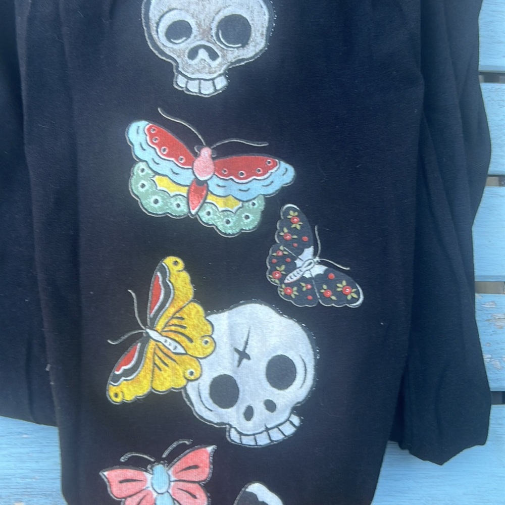 Monmoncats NWOT Butterfly Cats graphic down both long sleeves 100% cotton size L